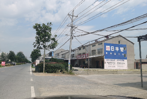 红安如何能保证墙体广告的醒目性？