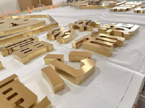 红安拉丝不锈钢字的特点。