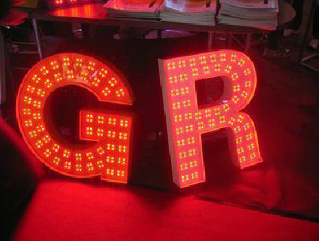 红安LED发光字常见的安装误区。